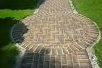 Paving slabs in the courtyard of a private house: photo