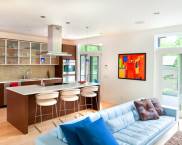 Living room combined with kitchen: photo