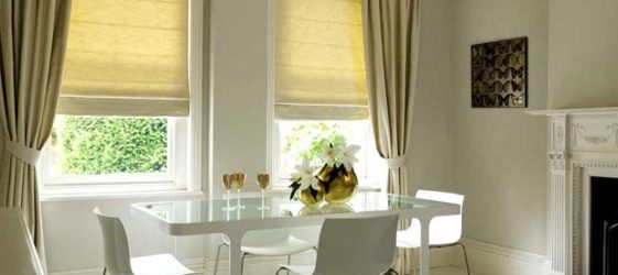 Roman blinds on plastic windows: photo