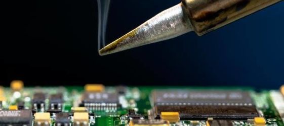 Soldering iron for microcircuits