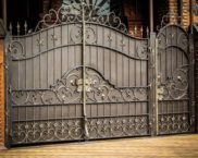 Wrought iron gates: photo