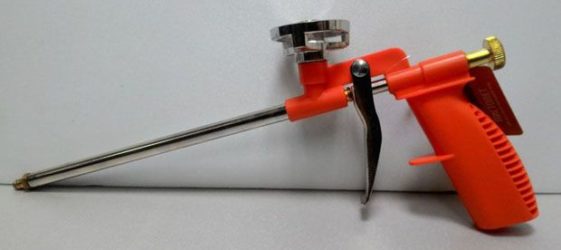 Polyurethane foam gun