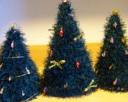 DIY Christmas tree made of thread and glue